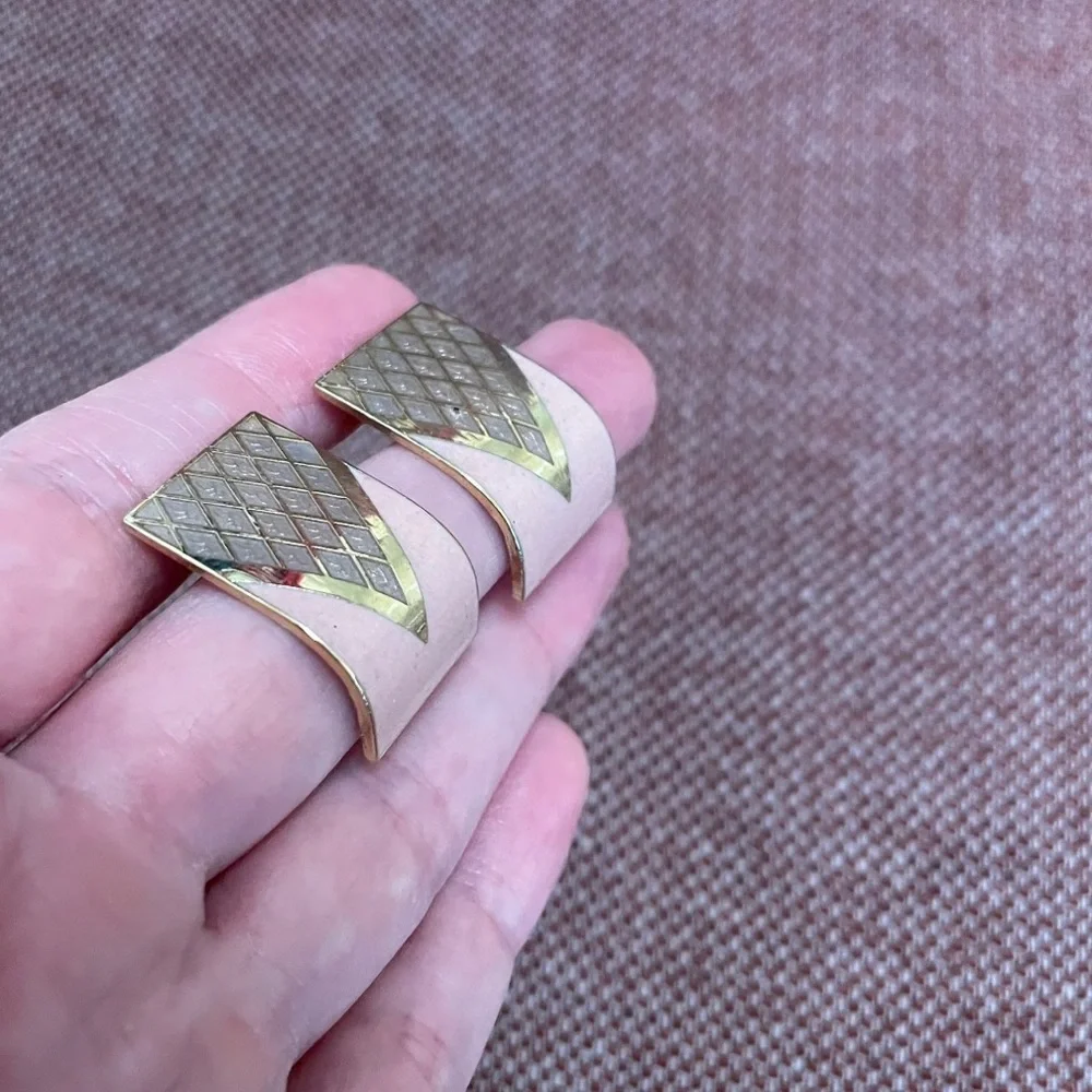 Vintage 80’s 90’s Two Sisters Post Earrings - Picture 3 of 4